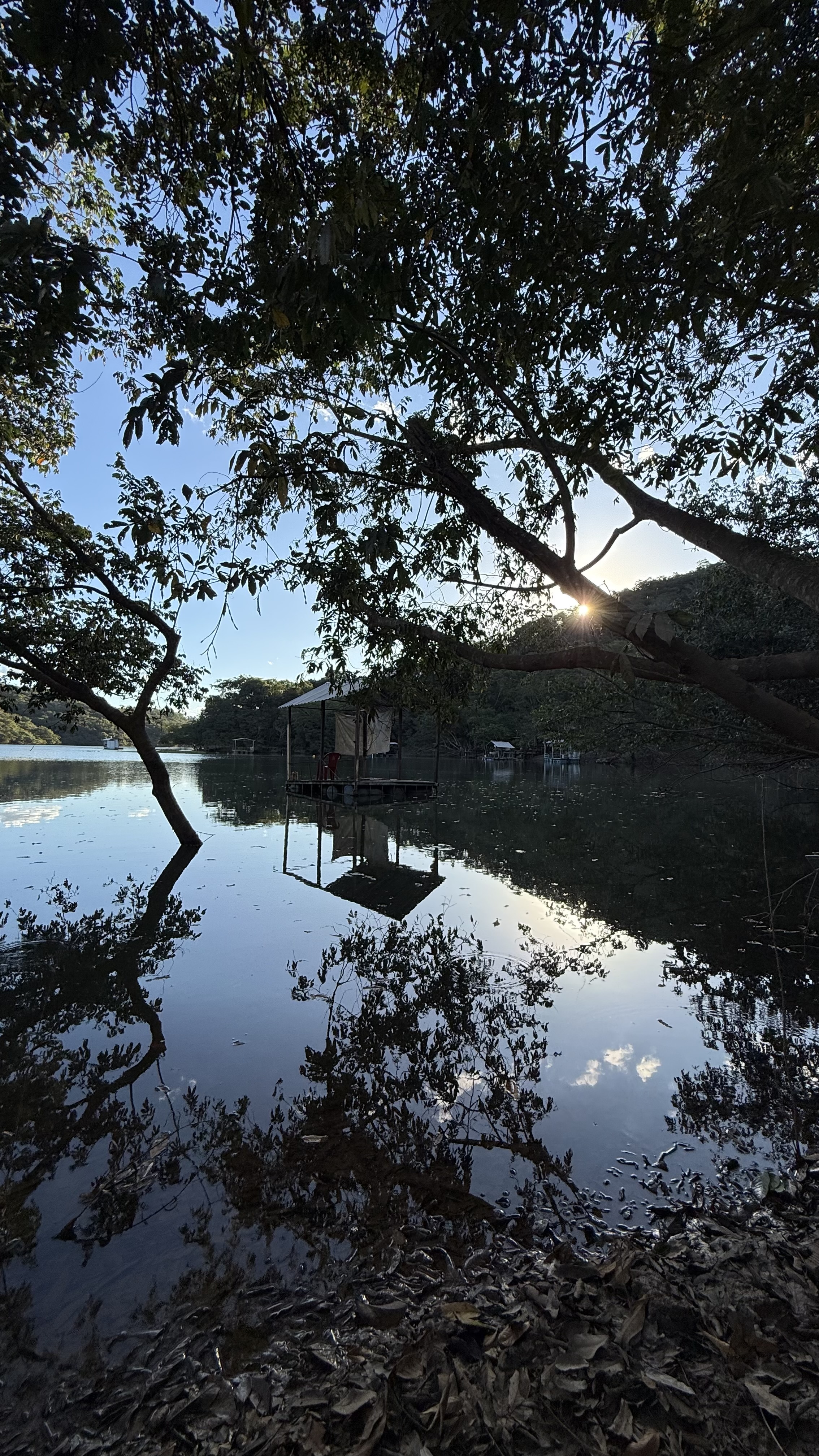 OPORTUNIDADE RARÍSSIMA ÀS MARGENS DO LAGO CORUMBÁ 🌿 - foto 2